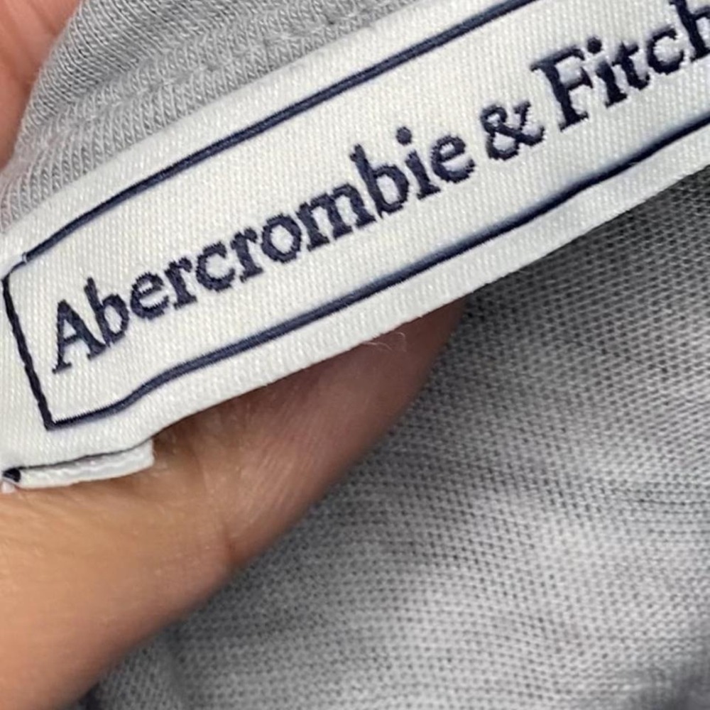 Abercrombie and Fitch Soft and stretchy gray t-shirt